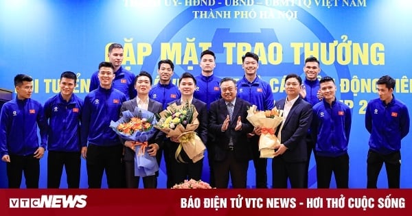 Herr Hien belohnt 10 vietnamesische Spieler mit 4,4 Milliarden VND