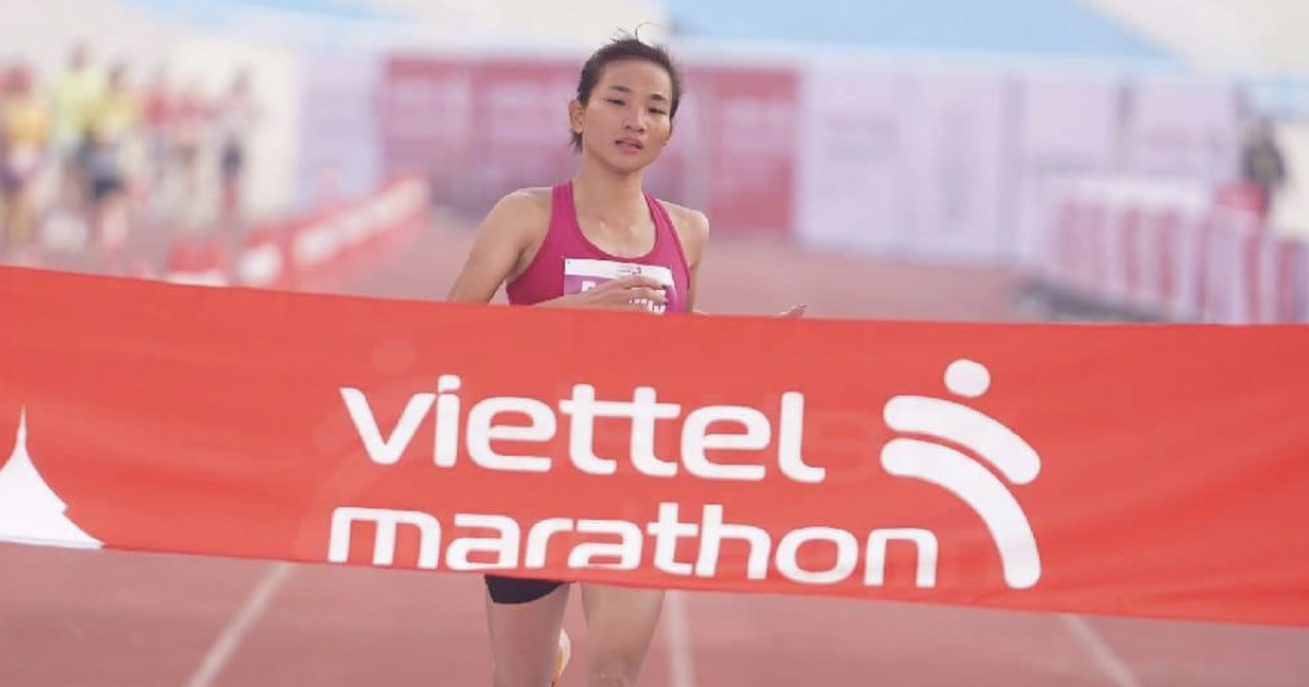 'Usando el coche' en el último minuto, Nguyen Thi Oanh ganó el campeonato y estableció un récord espectacular