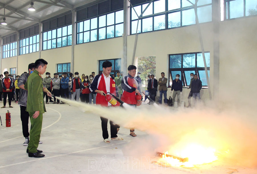 Hanoi University of Industry, Ha Nam campus focuses on fire prevention and fighting propaganda