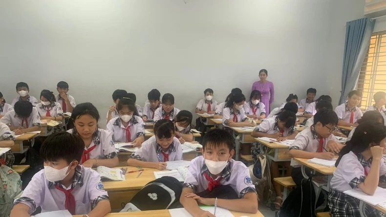 Dans l'espoir d'éliminer les difficultés et la pression qui « pèsent lourdement sur les épaules des enseignants » photo 4