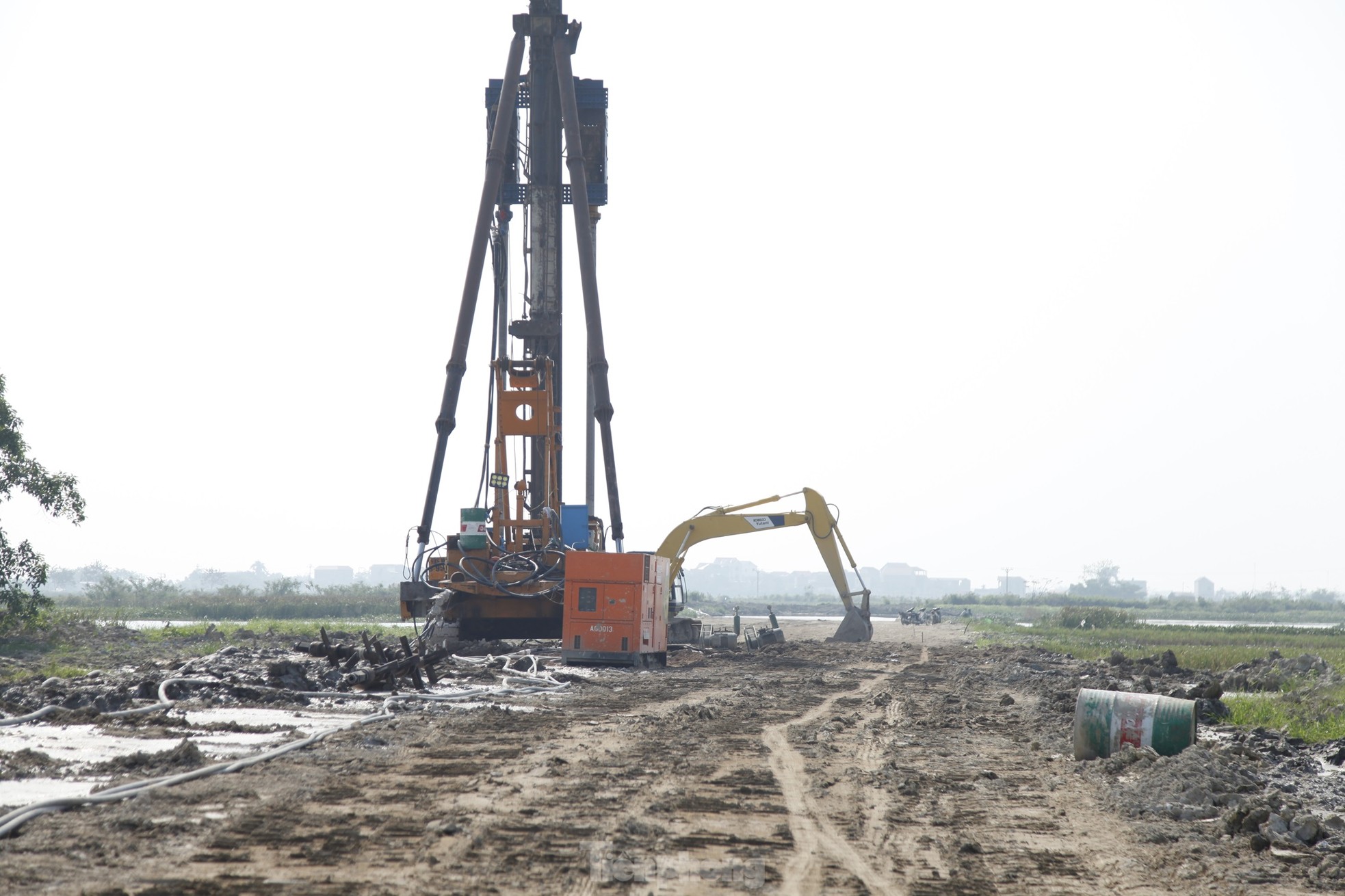 Apresurarse a construir una carretera que conduzca al puente por más de 350 mil millones y luego... dejarla vacía foto 7