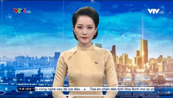 BTV Nguyễn Thu Hà là người trẻ nhất dẫn chương trình Thời sự 19h.