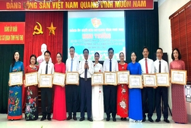 56 tập thể, cá nhân thuộc Đảng bộ Khối các cơ quan tỉnh được khen thưởng trong thực hiện Chỉ thị 05