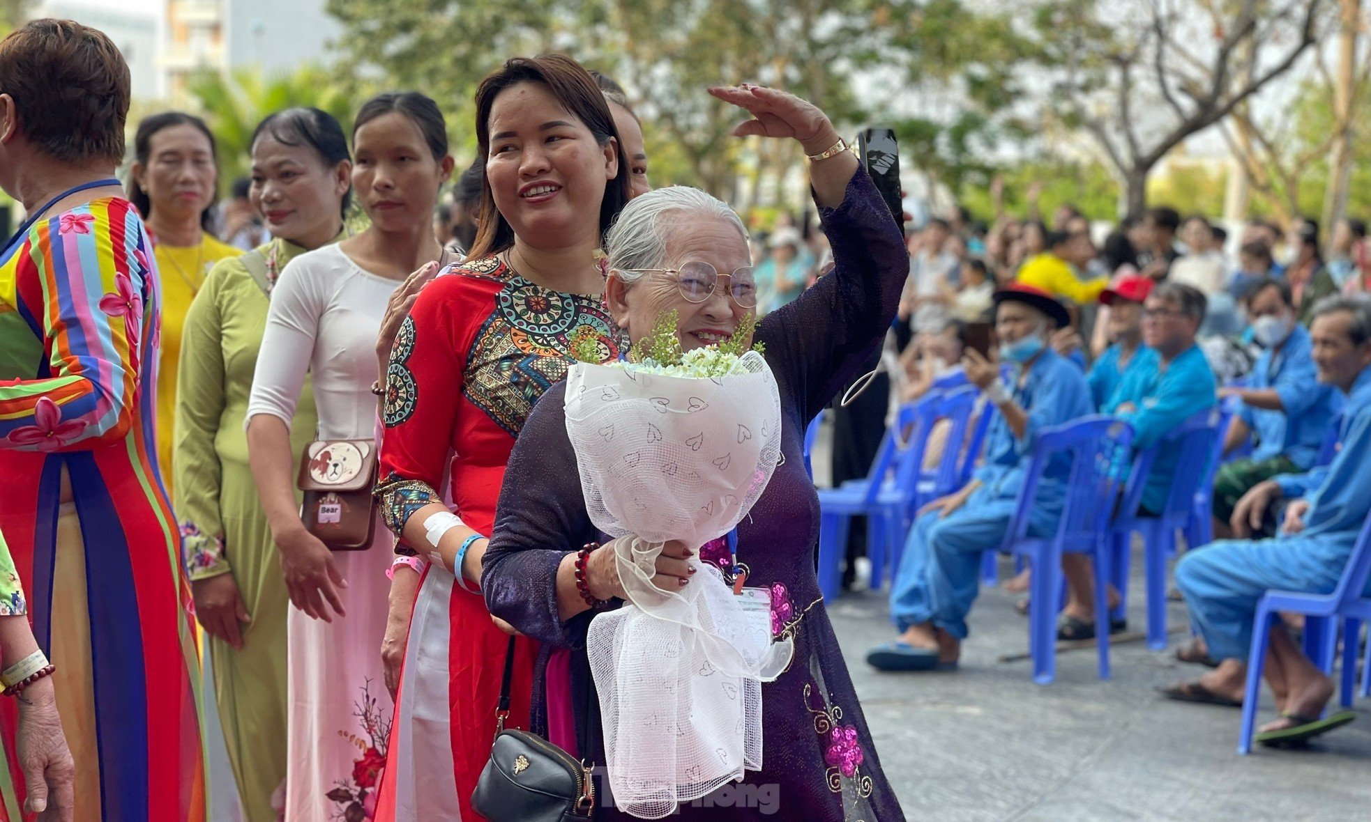 Festival unique d'Ao Dai à l'hôpital d'oncologie, photo 17