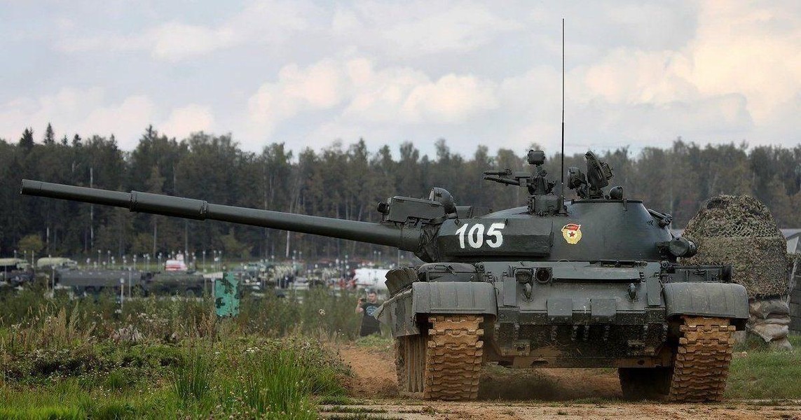 Xe tăng T-62M Nga sống sót kỳ diệu sau khi bị 10 UAV tự sát tấn công- Ảnh 18.