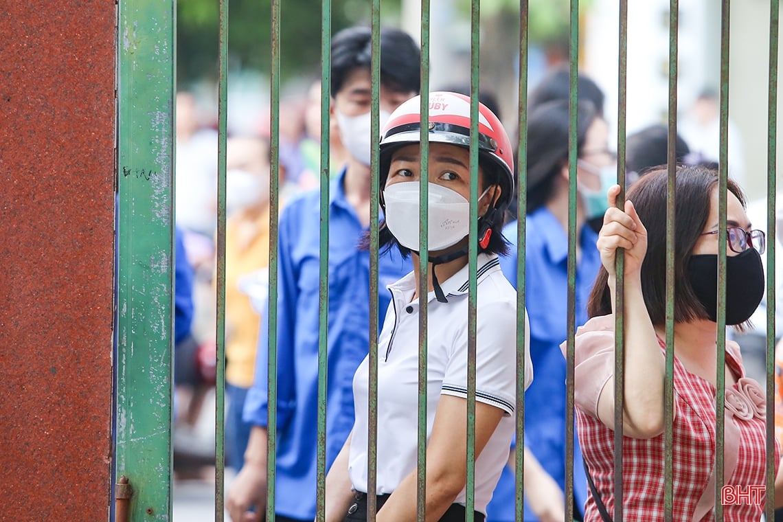 Acompañando a los estudiantes de Ha Tinh