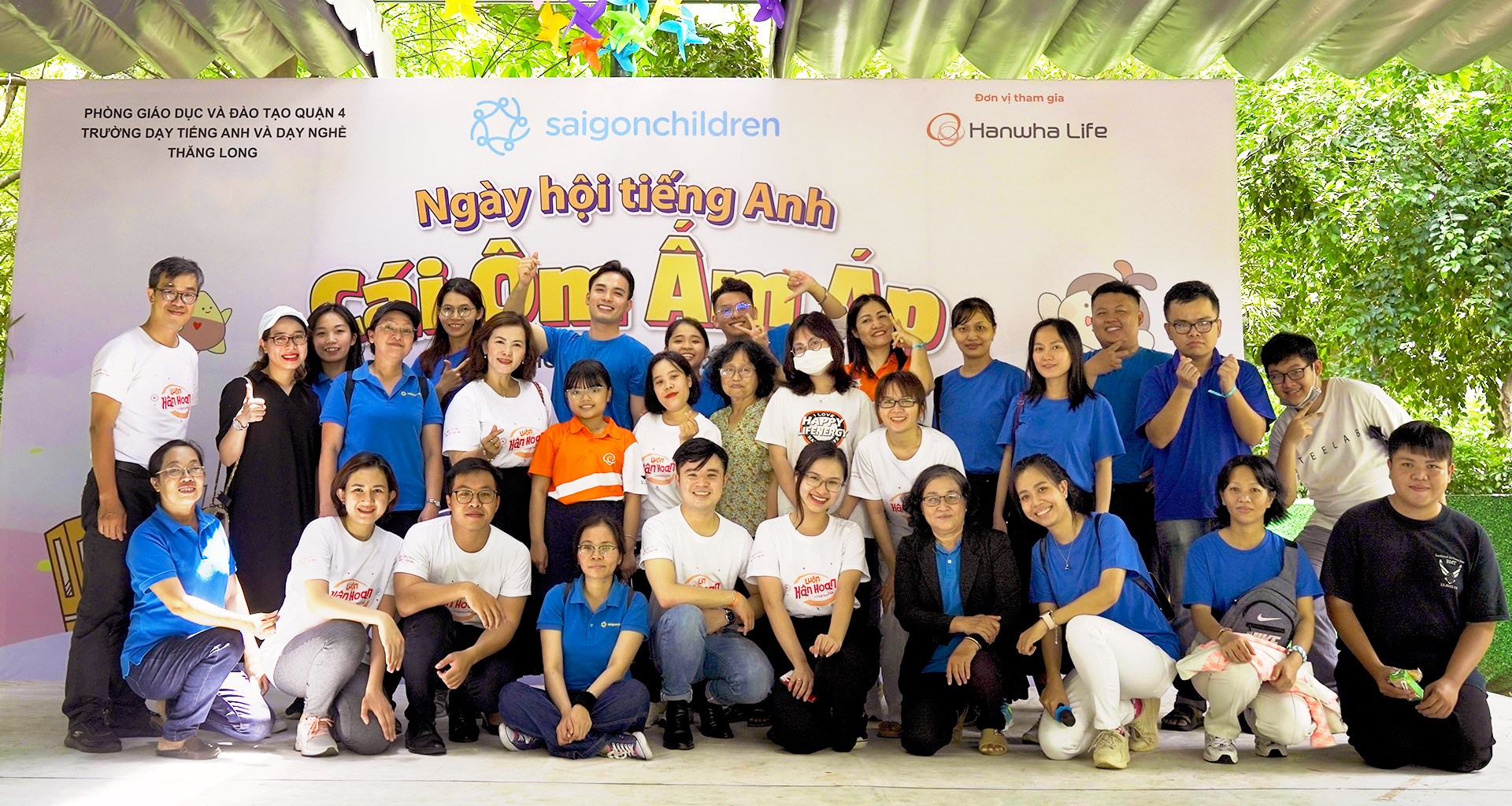 Hanwha Life Vietnam gives love to disadvantaged students image 1