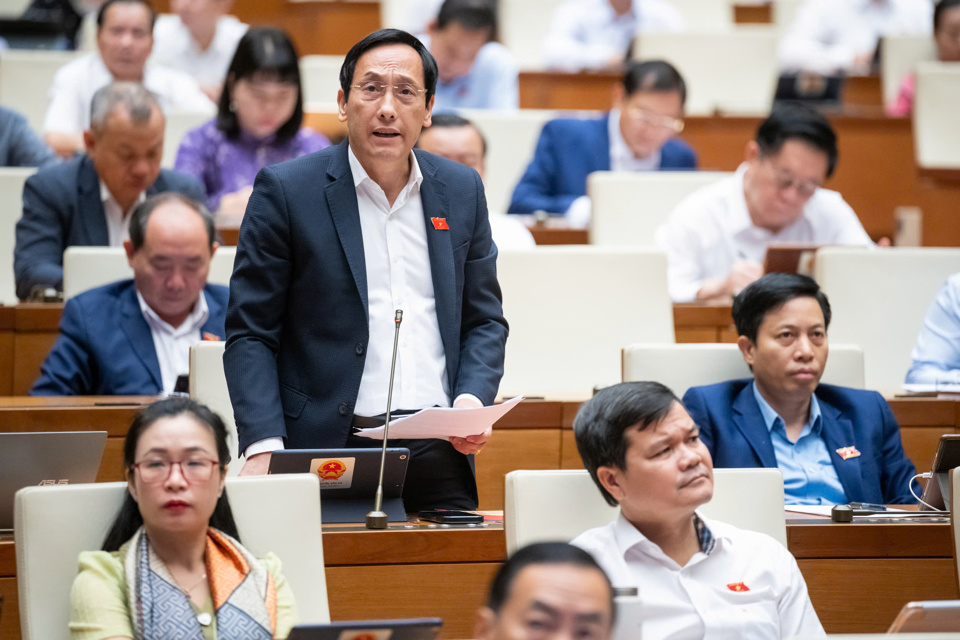 Le délégué de l'Assemblée nationale Nguyen Van An (délégation de l'Assemblée nationale de la province de Thai Binh) a pris la parole dans la salle. Photo: Quochoi.vn