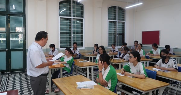 Candidatos listos para el examen de graduación de secundaria de 2024