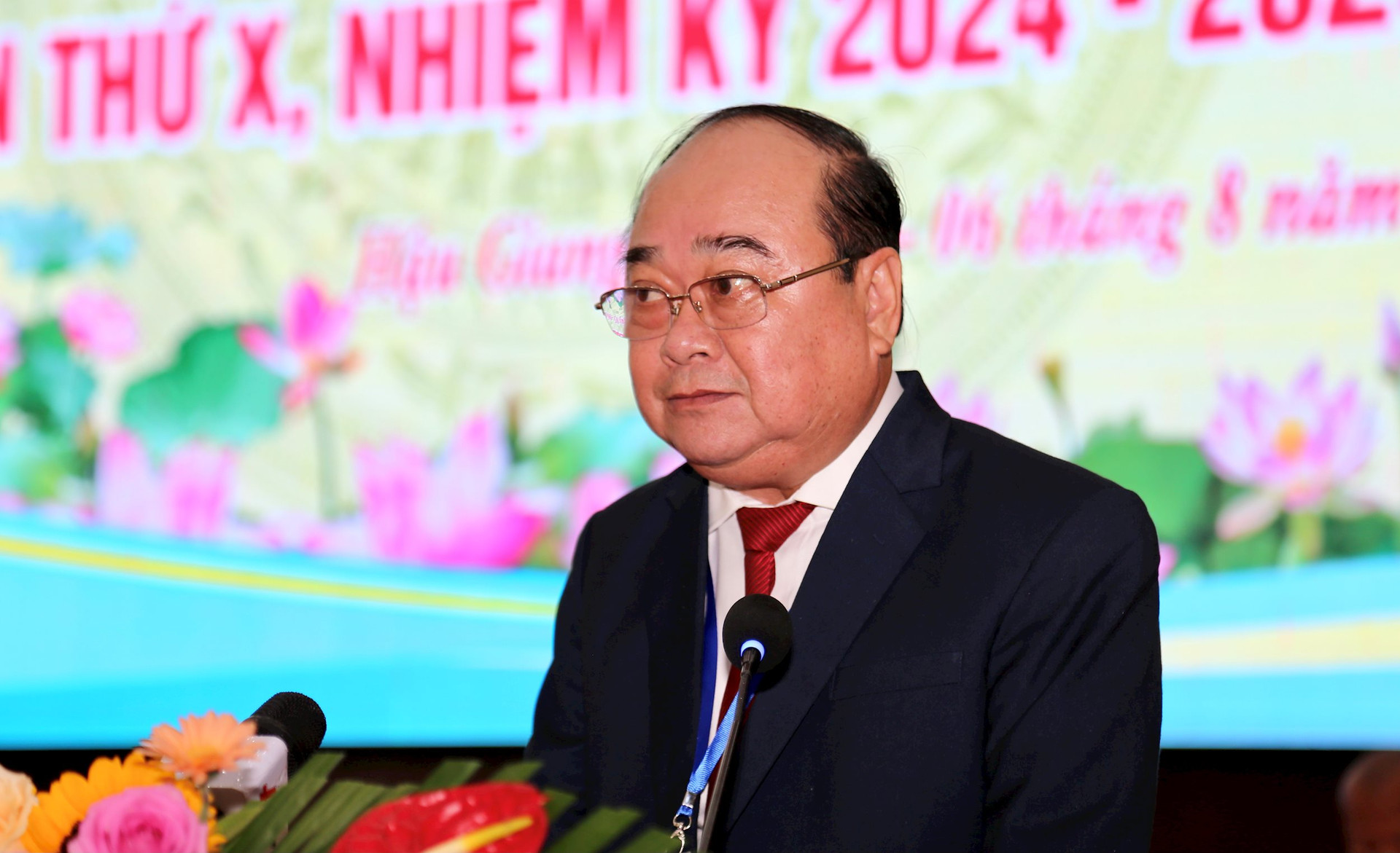 Herr Tran Van Chinh, Vorsitzender des Komitees der Vietnamesischen Vaterländischen Front der Provinz Hau Giang, hielt die Eröffnungsrede auf dem Kongress.