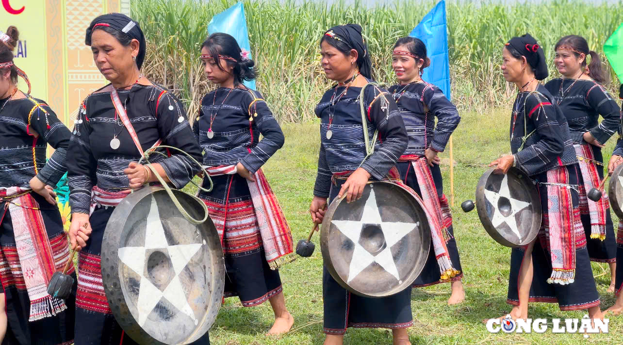 kbang gia lai dan lang bahnar at present le cung ben nuoc picture 6