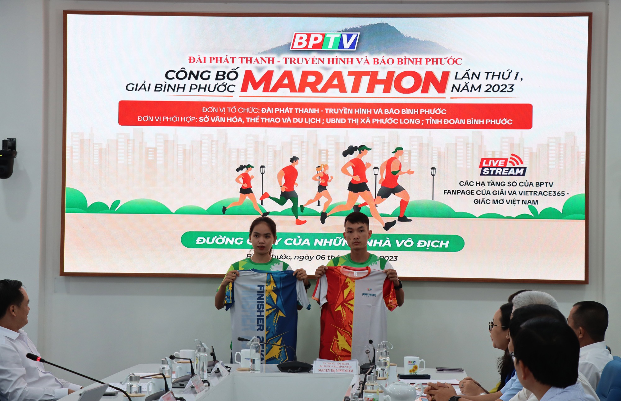 Chạy marathon trên vùng đồi núi biên giới Bình Phước - Ảnh 3.