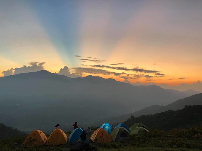 Camping to watch the sunset and sunrise on the top of Cao Ly. Photo: Mum Mym