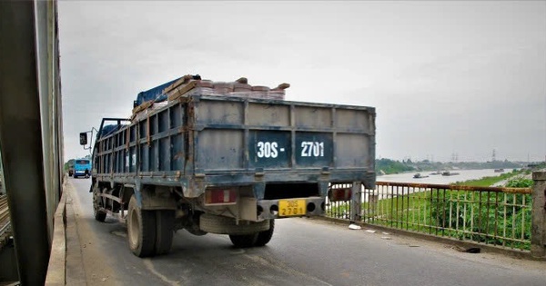 Hanoi richtet Kontrollpunkt für überladene Fahrzeuge ein, die die Duong-Brücke überqueren