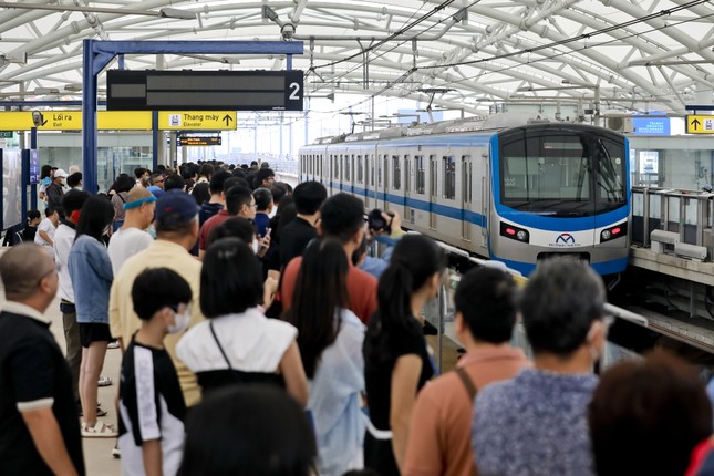 Head of HCMC metro department talks about the reason for the train's emergency stop photo 2