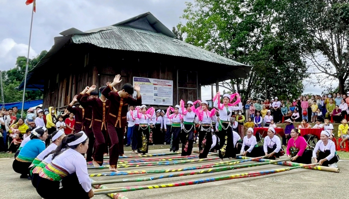 Das Volk der Muong bewahrt und fördert die traditionelle Kultur an der Grenze zu Kon Tum