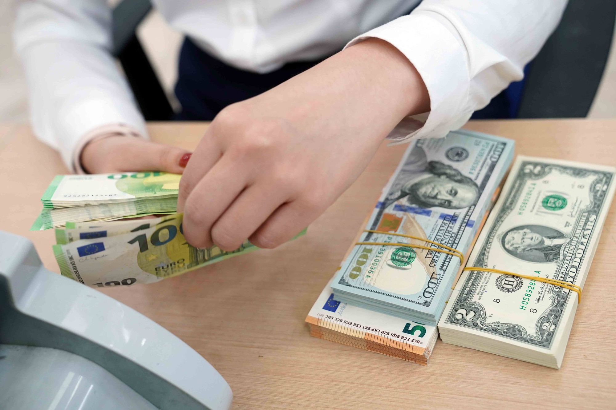 미국 달러 상승, 다른 통화 급락