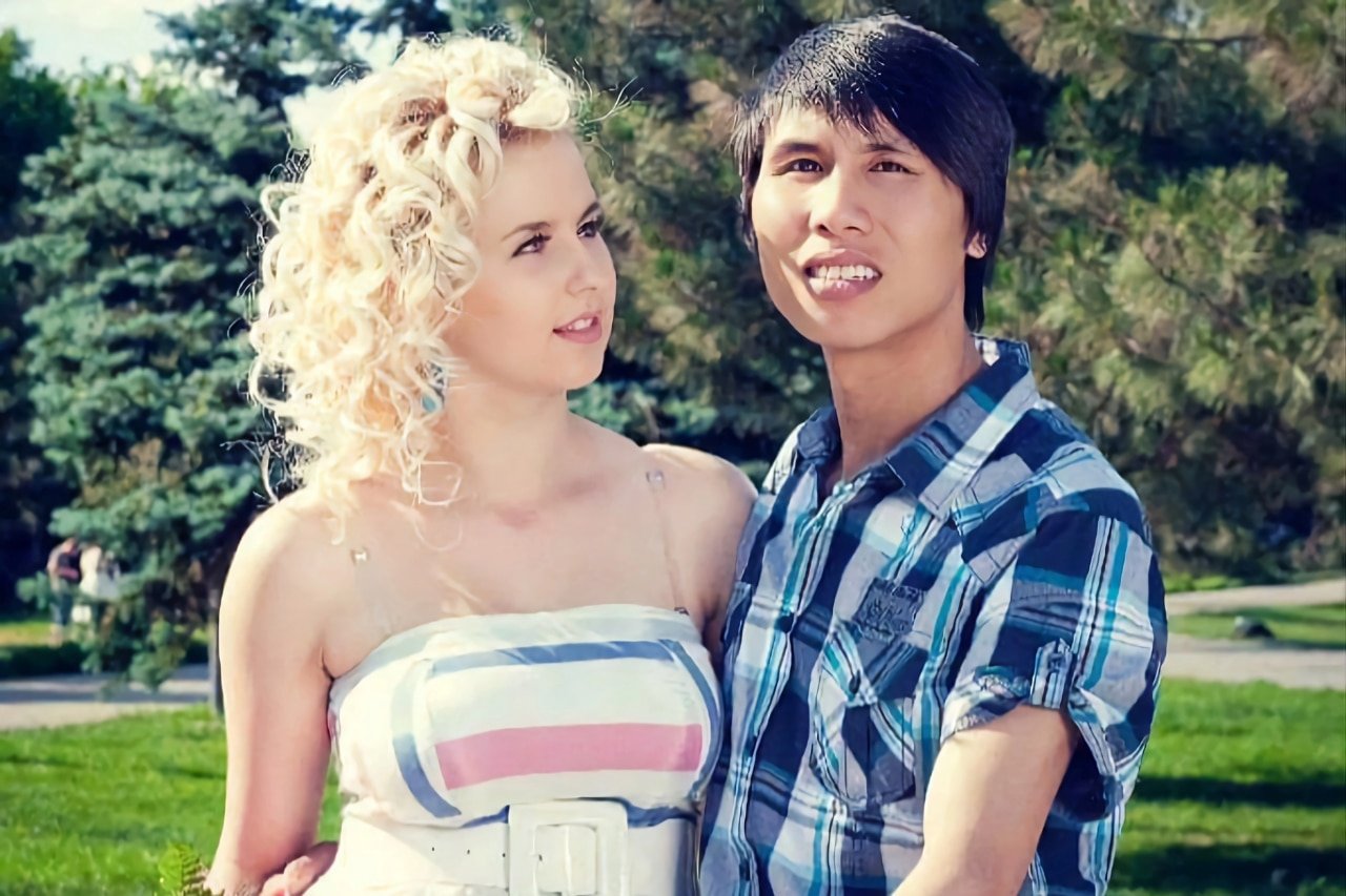 Ukrainian girl follows her husband to Vietnam to pick vegetables and sell goods online