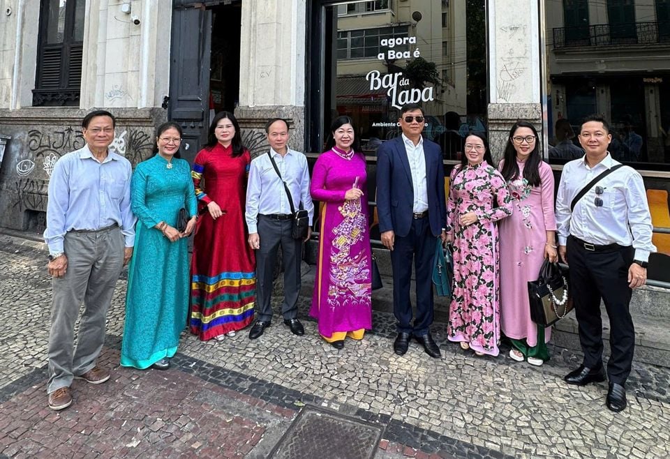 Une délégation de Hanoi visite le quartier de Lapa, où travaillait le président Ho Chi Minh à Rio de Janeiro