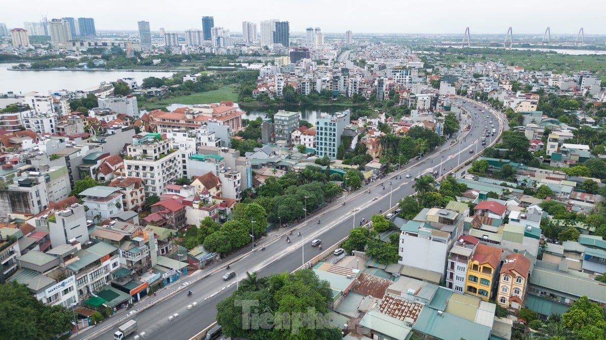 Đường Âu Cơ - Nhật Tân sau khi tổ chức lại giao thông, mật độ phương tiện hiện tại như thế nào? ảnh 5