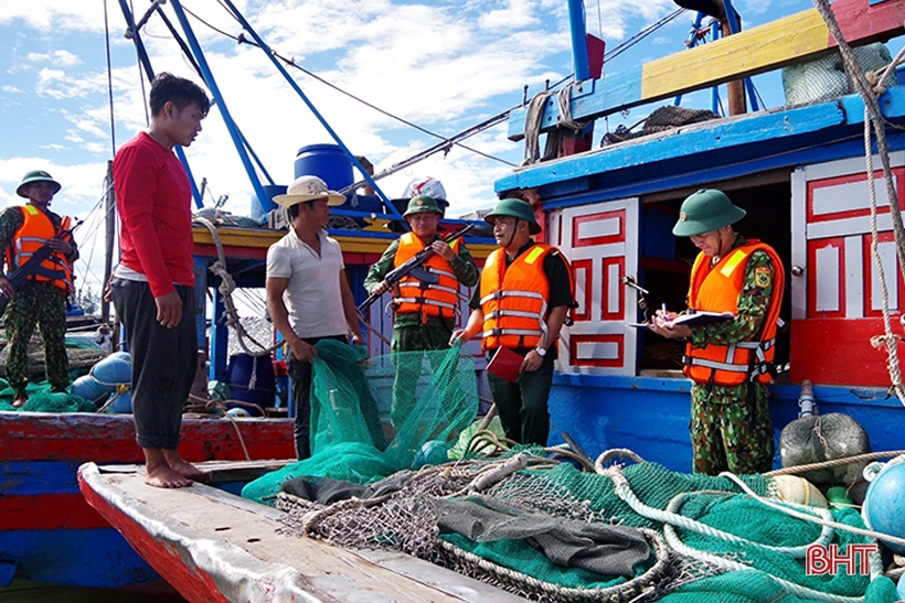 Empêcher résolument les chalutiers de pêcher dans les mauvaises eaux à Ha Tinh