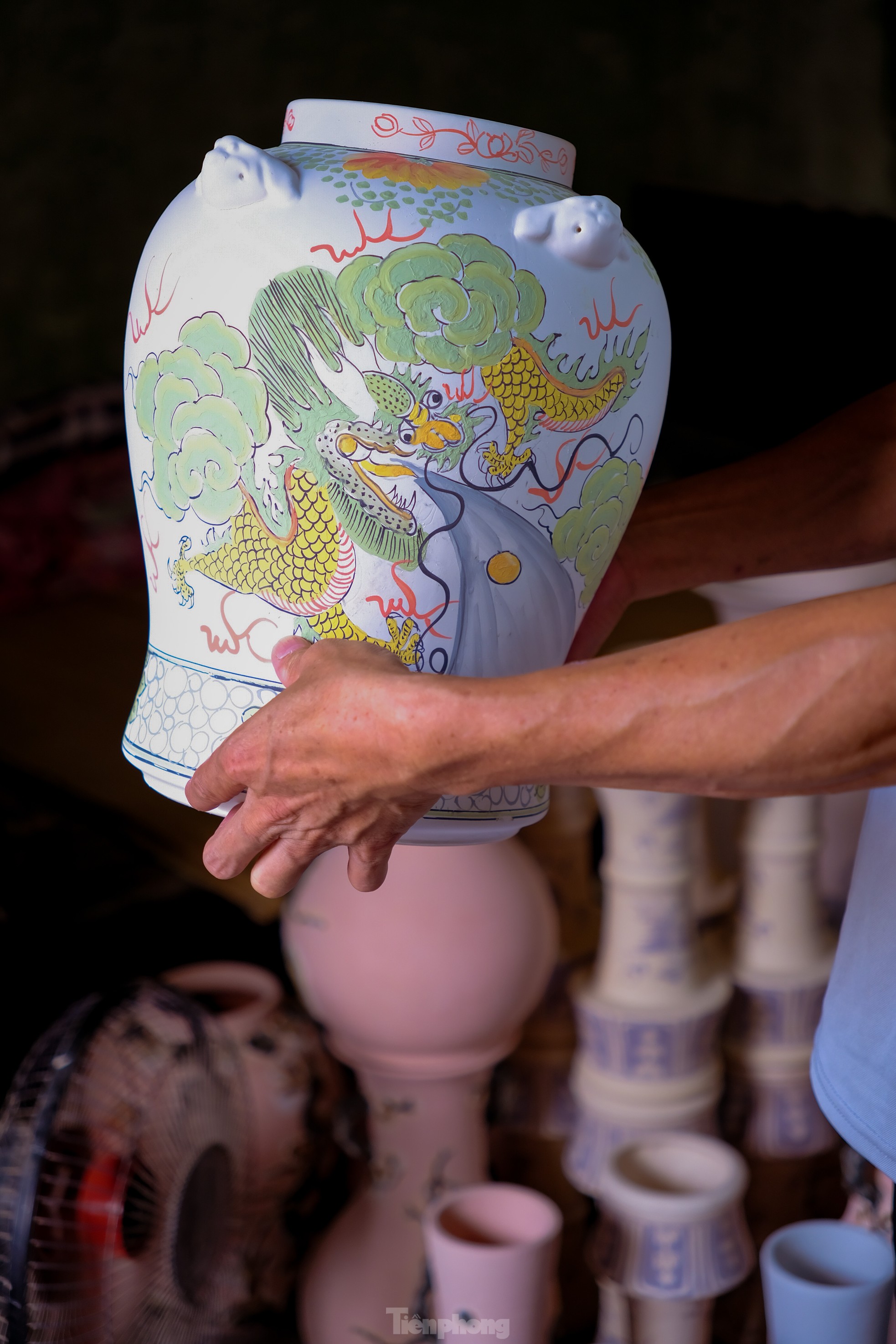 Les touristes se ruinent en visitant le village de poterie le plus célèbre de Hanoi (photo 25)