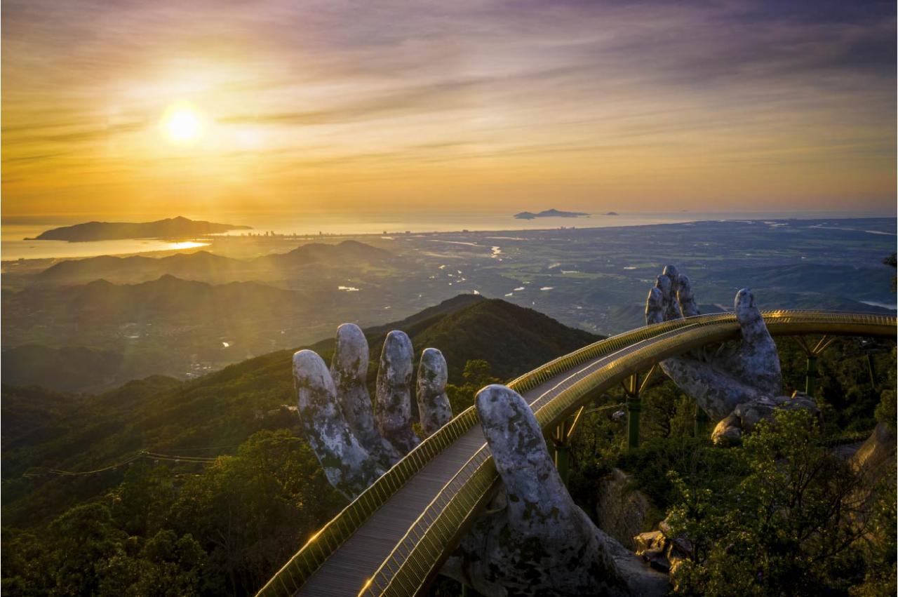 Puente Dorado del Mundo Solar Ba Na