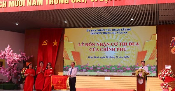Trường THCS Chu Văn An đón nhận Cờ thi đua của Chính phủ