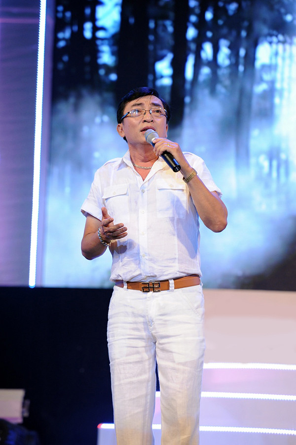 The golden voice in the bolero music industry has a peaceful marriage with a wife 24 years younger - Photo 3.