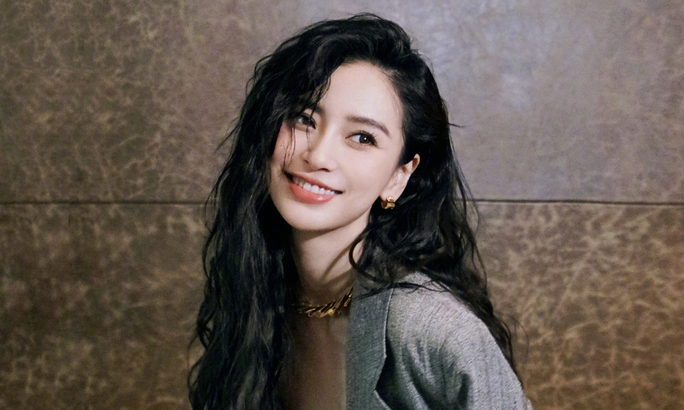 Angelababy giàu cỡ nào trước khi bị tẩy chay? - Ảnh 1.