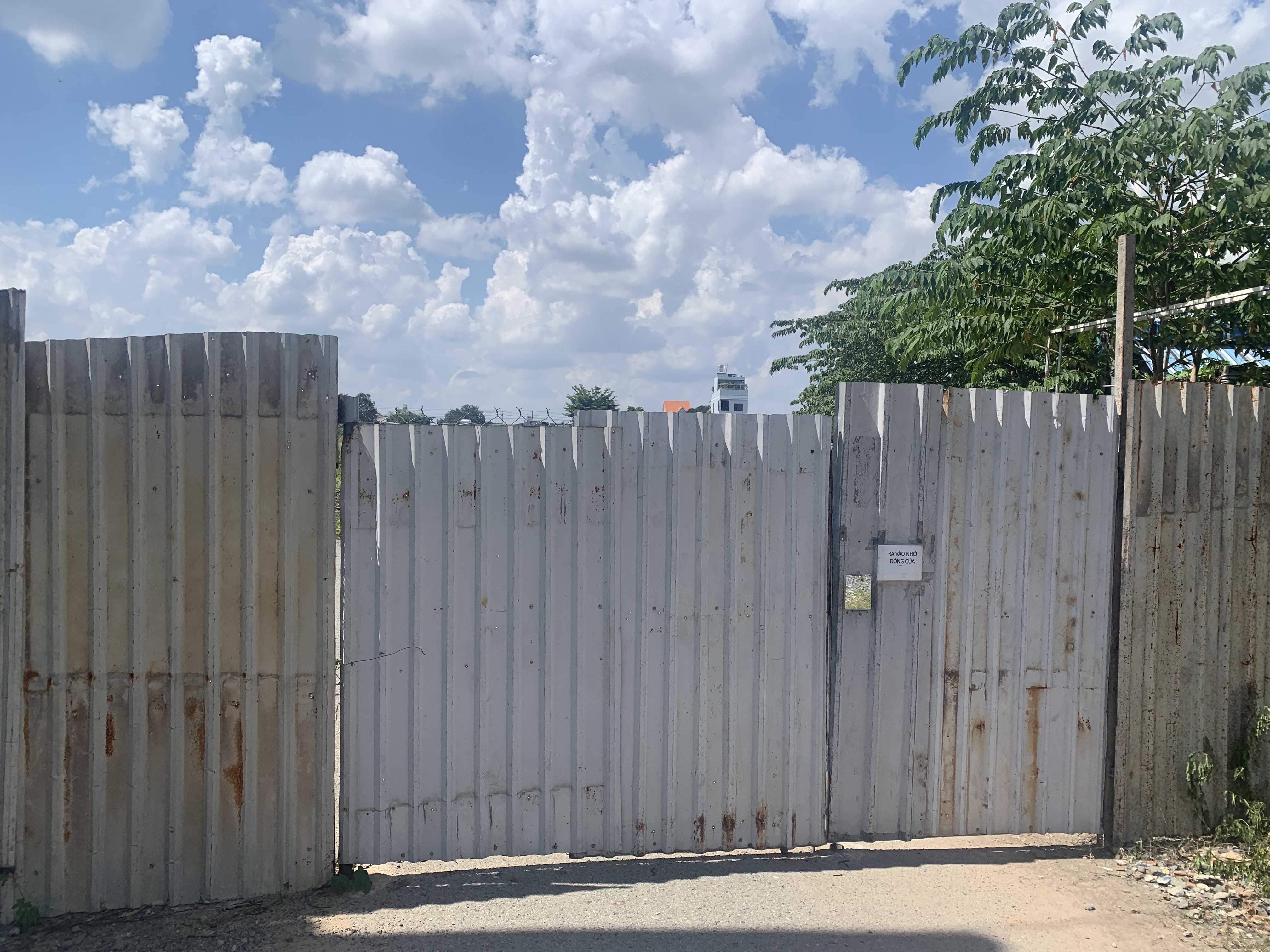 Real Estate - Binh Duong: What is the status of the suspended railway residential area project? (Image 6).