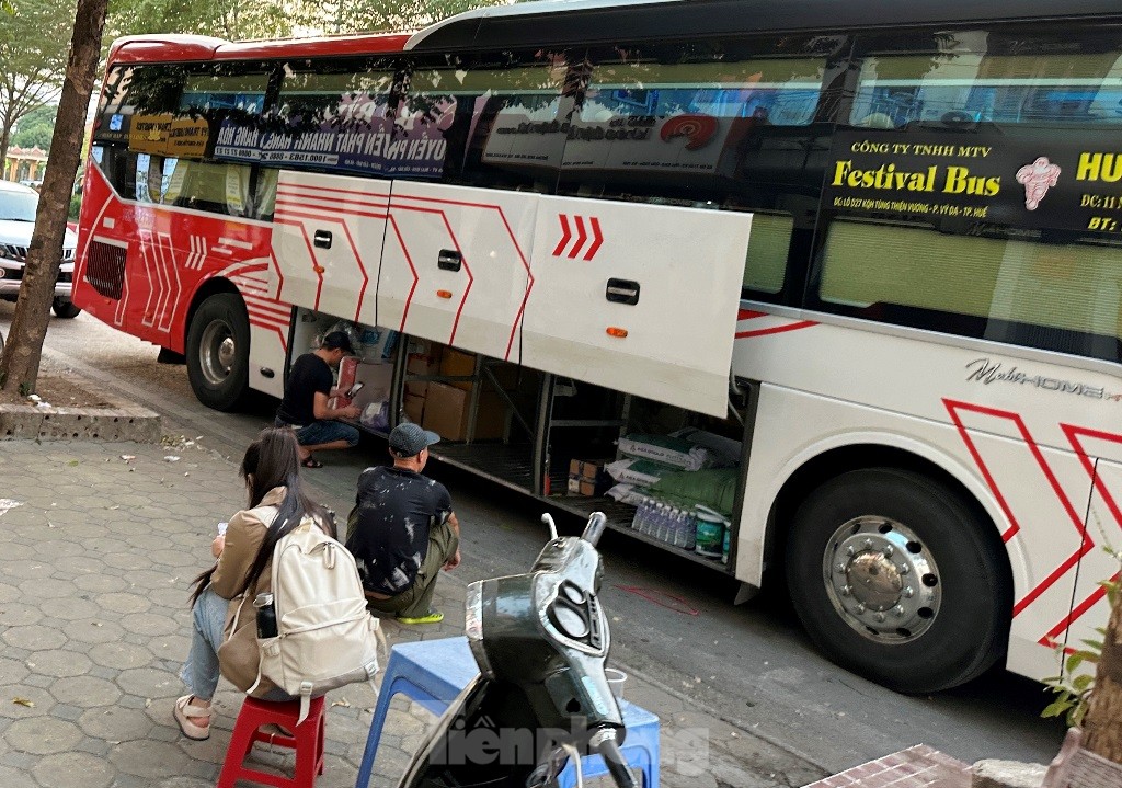 Close-up of the 900 meter long street with 11 bus offices whose licenses have just been proposed to be revoked photo 3