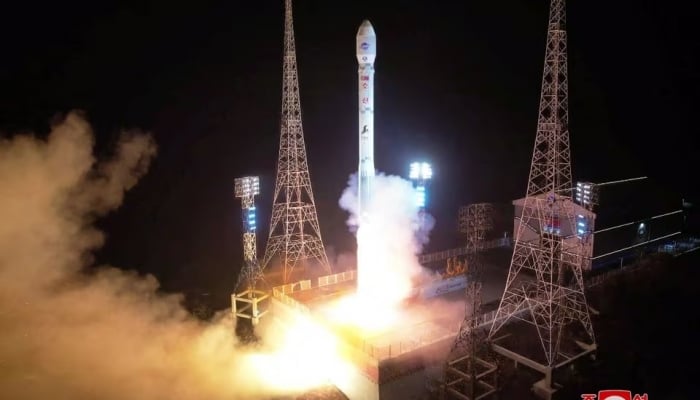 Corea del Norte lanza satélite por la noche, preocupa a EEUU, Corea del Sur y Japón