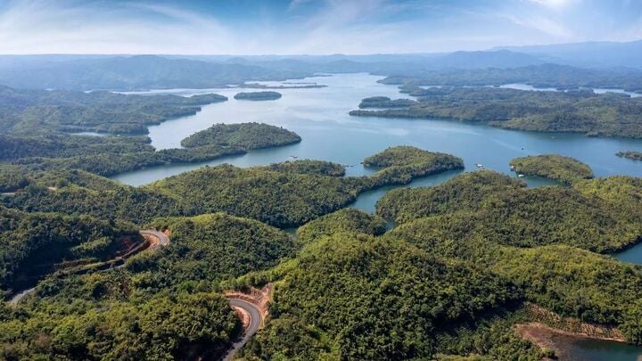 「中央高地のハロン湾」に例えられる湖はどれですか? - 4