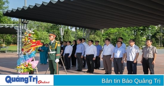 Une délégation de l'Académie nationale des sciences politiques de Ho Chi Minh a visité l'ancienne citadelle de Quang Tri et a visité les vestiges du siège du gouvernement de la Ligue révolutionnaire de la République du Sud-Vietnam