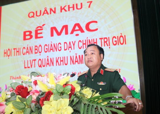 Quân khu 7 trao thưởng cán bộ giảng dạy chính trị giỏi ảnh 4