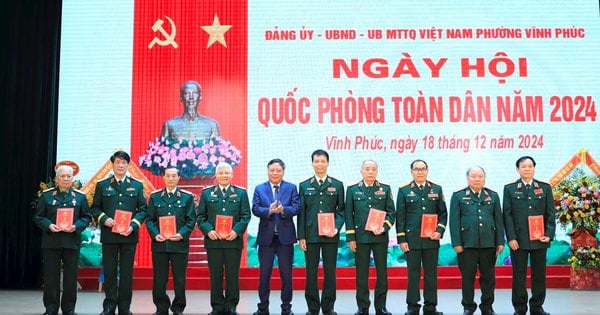 Phó Bí thư Thường trực Thành ủy dự Ngày hội Quốc phòng toàn dân tại phường Vĩnh Phúc