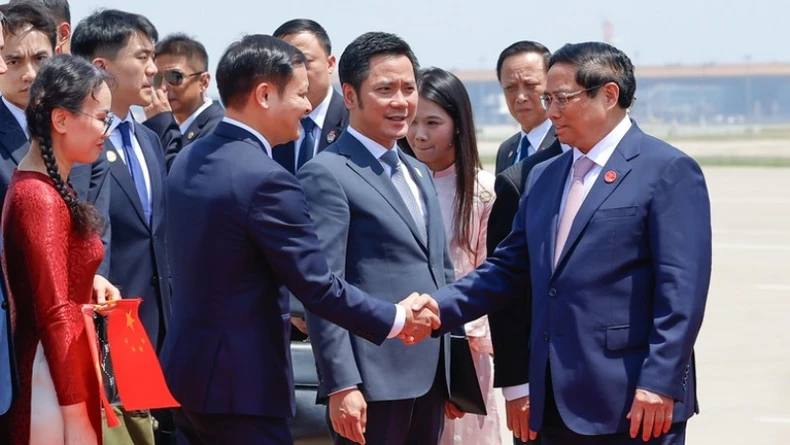 Premierminister Pham Minh Chinh kommt in Peking an, Foto 3