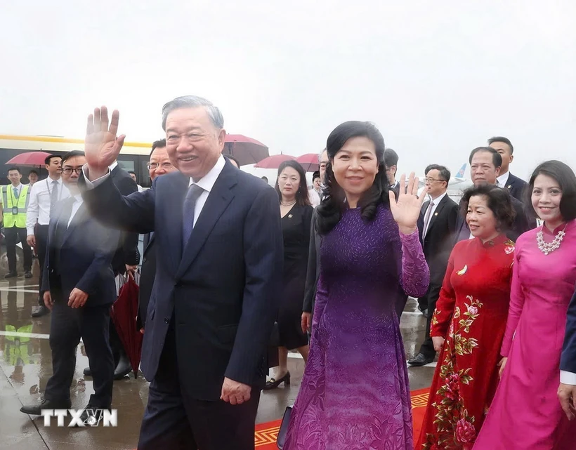 Le secrétaire général, le président To Lam et son épouse entament leur visite en Chine