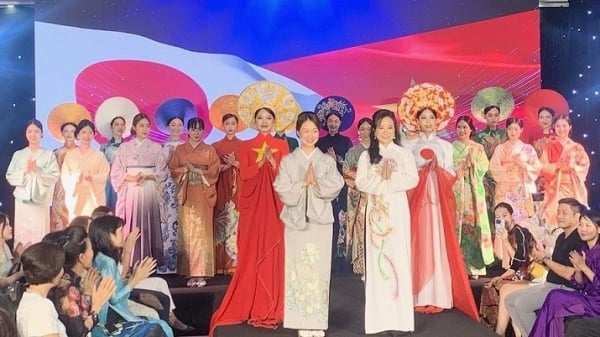 The exchange between Ao Dai and Kimono