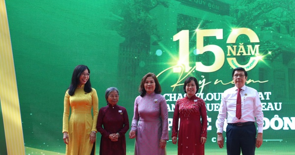 Muchas generaciones de estudiantes están conmovidas y orgullosas de la escuela de 150 años de antigüedad en Ciudad Ho Chi Minh.