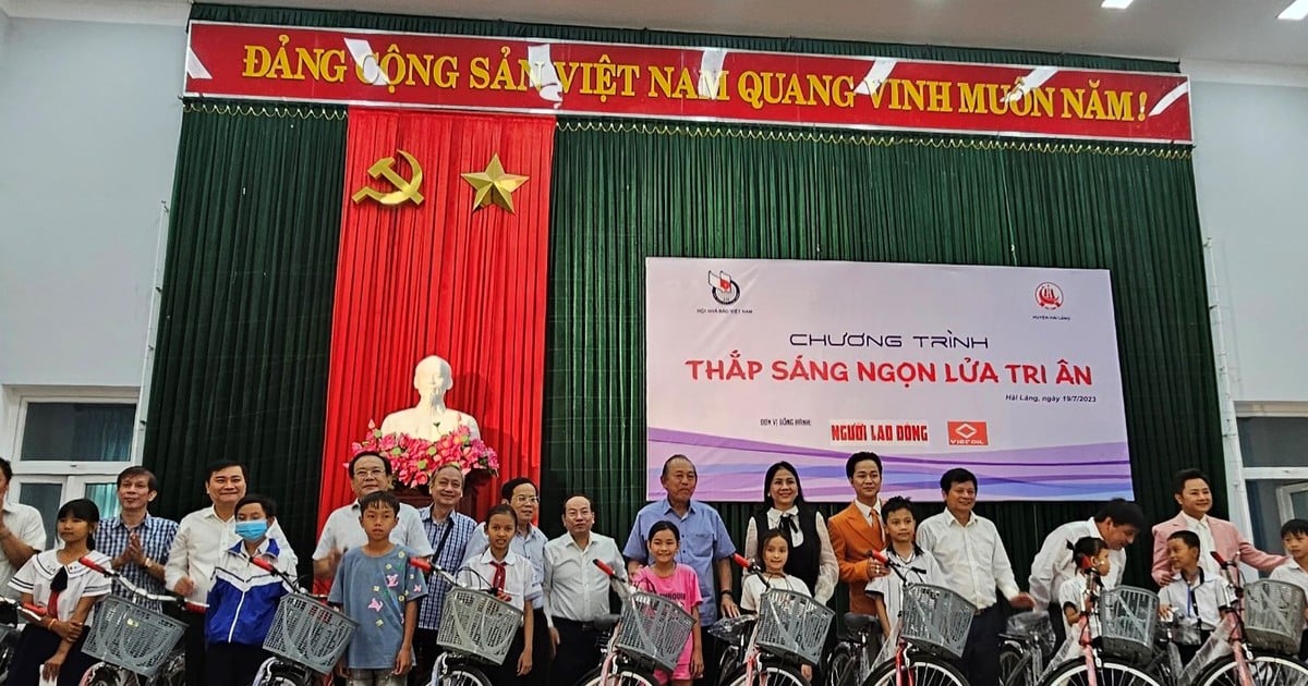 Hội Nhà báo Việt Nam tổ chức Chương trình Về nguồn “Thắp sáng ngọn lửa tri ân” tại Quảng Trị