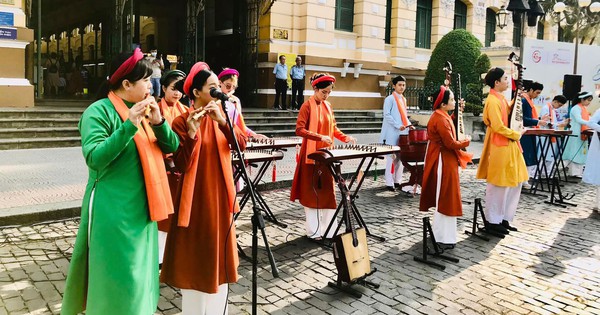 Promoviendo el valor de la ópera reformada y la danza del león