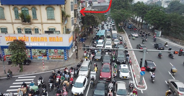 Neue Straße zur Staureduzierung ist durch überall geparkte Geschäfte und Fahrzeuge „blockiert“