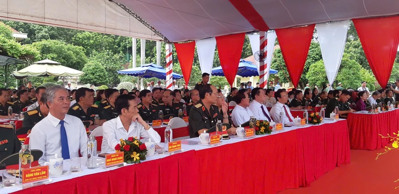 Ceremonia de inauguración del monumento conmemorativo del presidente Ho Chi Minh, foto 4