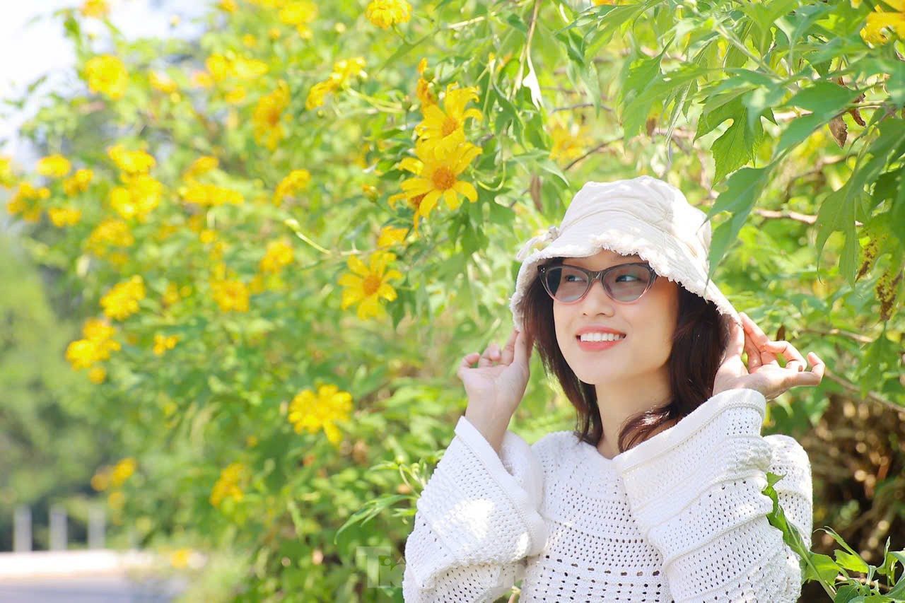 Des foules admirent les tournesols sauvages dans la banlieue de Hanoi, photo 8