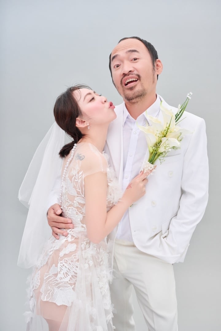 Thu Trang - Tien Luat couple took wedding photos with their handsome son - 5