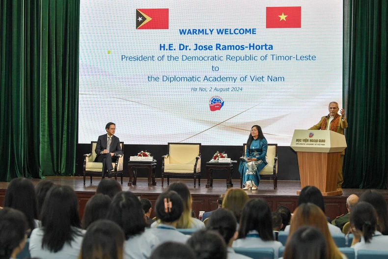 [Ảnh] Tổng thống Timor Leste José Ramos-Horta giao lưu với sinh viên Học viện Ngoại giao ảnh 4