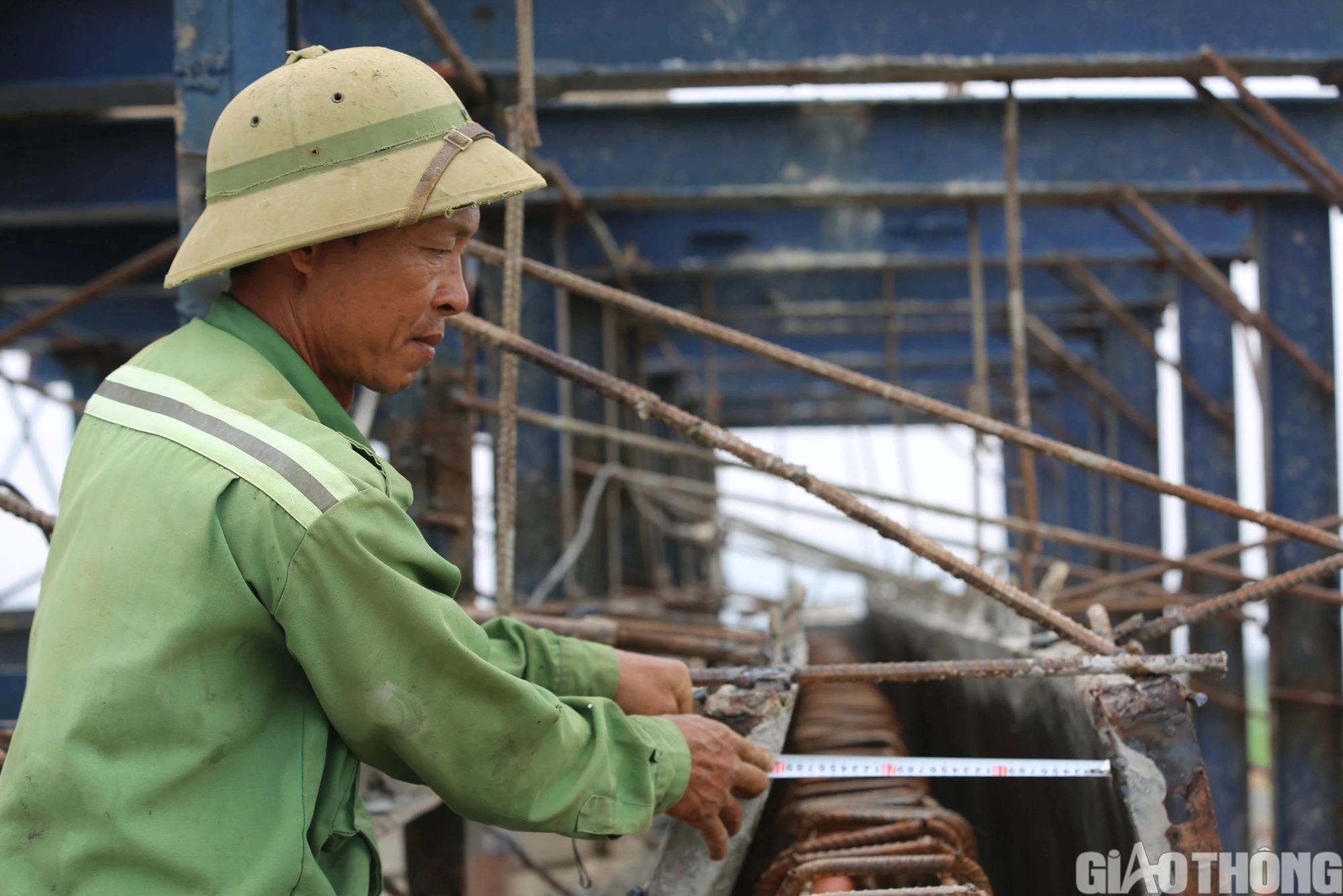 Nút giao thứ 7 trên cao tốc Mai Sơn - QL45 đoạn qua Thanh Hóa sẽ hoàn thành vào dịp 30/4- Ảnh 2.