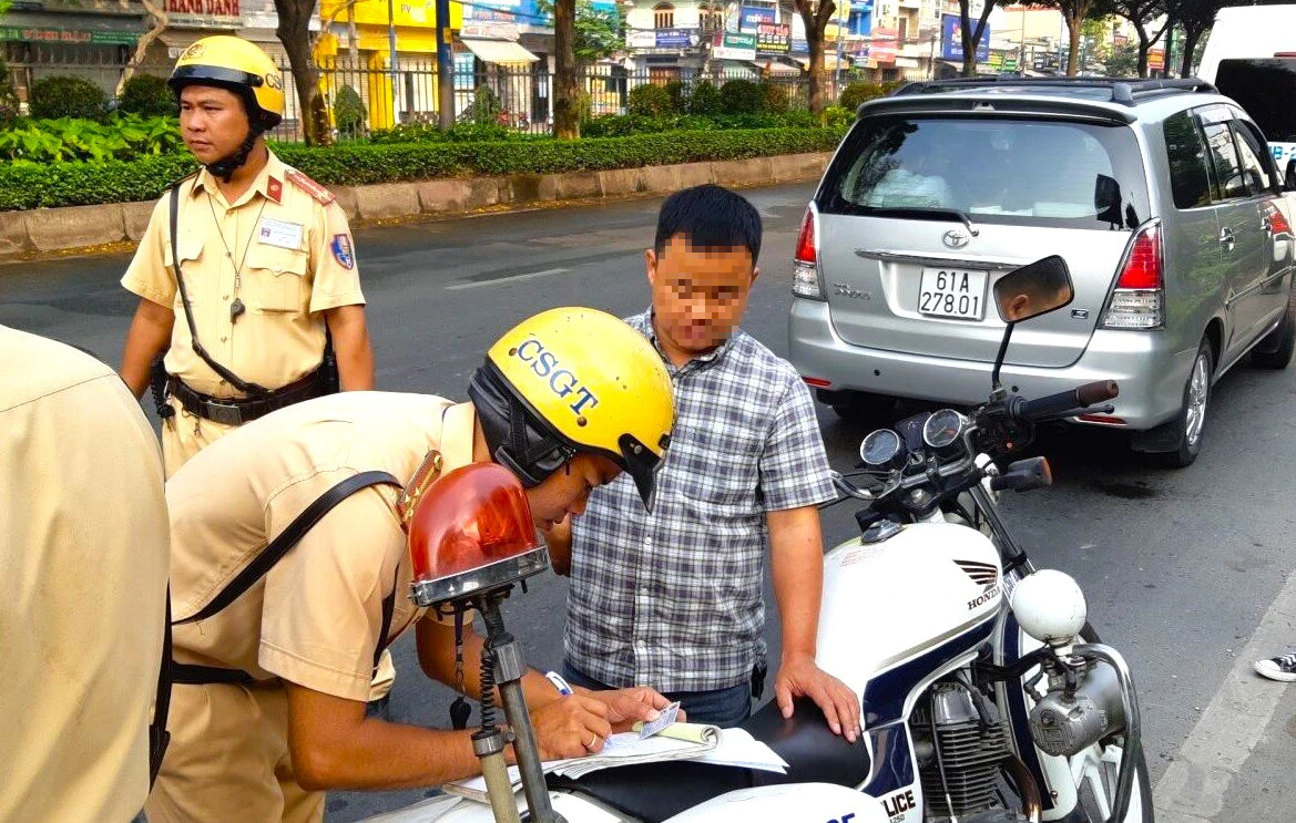 Bộ GTVT nói gì về kiến nghị không tước GPLX của người vi phạm giao thông?- Ảnh 1.